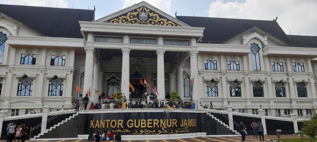 Konflik Agraria Buat Petani Merana, Massa Geruduk Kantor Gubernur Jambi