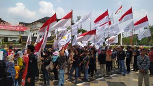 Kantor DPRD Jambi Digeruduk Massa Demo dari Aliansi GESTUR, Ini Tuntutannya