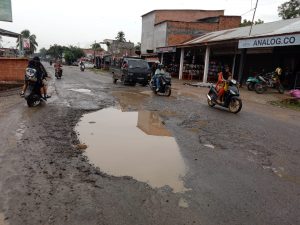 Warga Tebo Ilir Minta Pemerintah Segera Perbaiki Jalan Lintas Bungo – Tebo