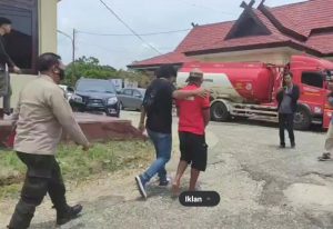 Truk Tangki Pertamina Kedapatan “Kencing” Solar Subsidi, Sopir Diamankan