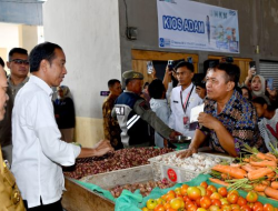 Menjelang Lebaran, Presiden Jokowi Pantau Ketersediaan dan Harga Bahan Pokok di Pasar Rakyat Merangin