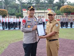 Kapolres Sarolangun Berikan Penghargaan kepada Stakeholder Yang Aktif Membantu Kegiatan Kepolisian