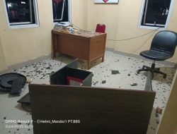 Usai Tahanan Diduga Gantung Diri, Kantor Polsek Jadi Sasaran Amukan Warga