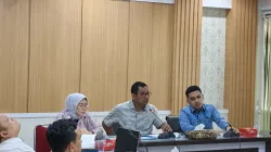 Di Balik Aroma Sedap ‘Cobek Panas Menantu’: Ada Keringat Murah dan Martabat Pekerja yang Dilucuti
